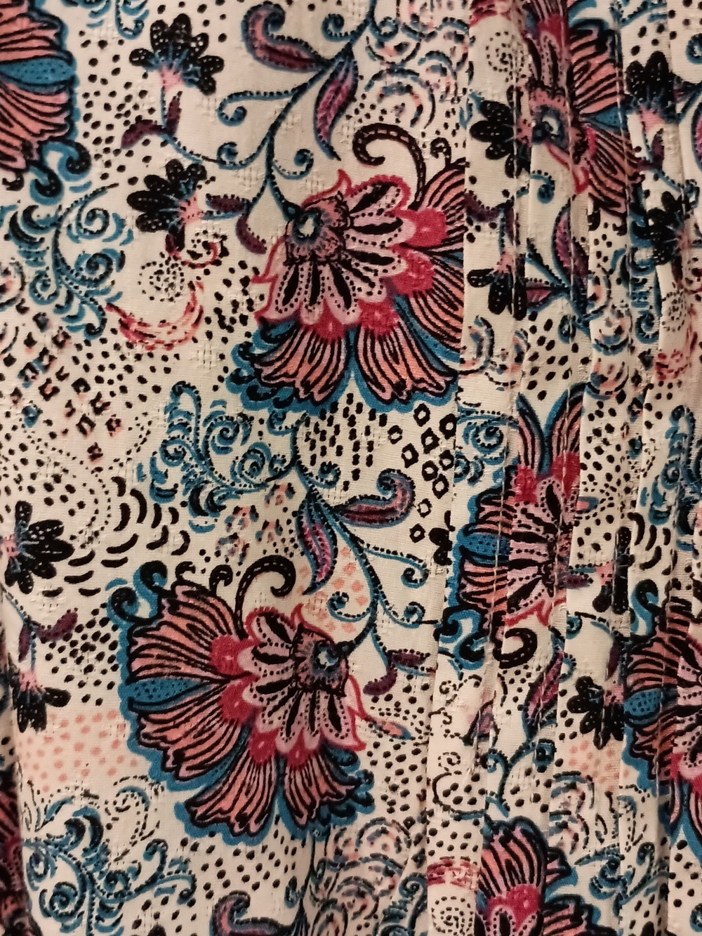 Evereve Floral Pleated Short-Sleeve Blouse in Cream with Red & Blue - Picture 4 of 16